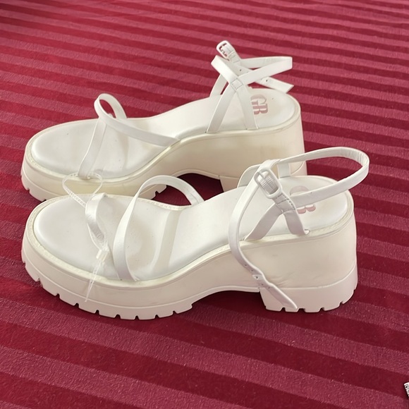 Gianni Bini White Platform Sandals - Picture 3 of 8